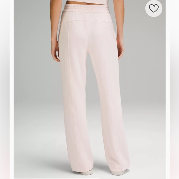 Lululemon softstreme in strawberry milkshake **NEW** - Picture 4 of 8